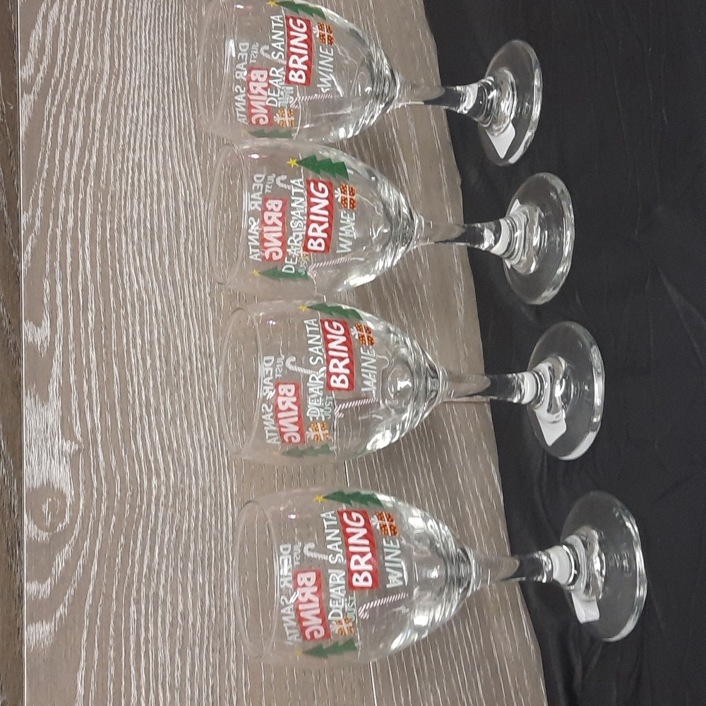 Set of 4 holiday wine goblets